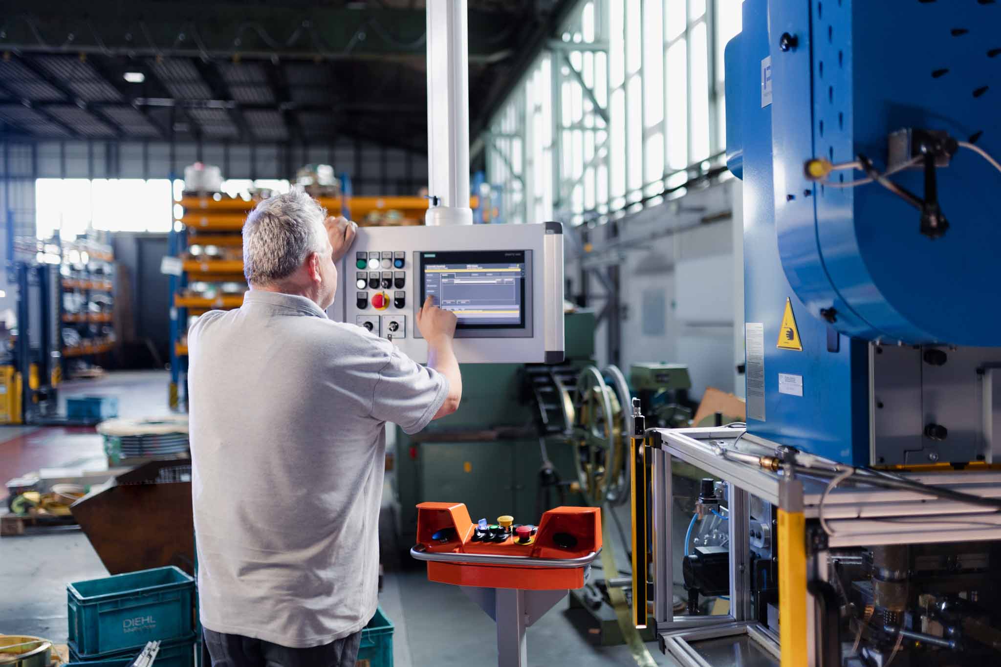 KOMOS_GmbH_Metallverarbeitung_Metall_Stanzen_Umformen_05 KOMOS_GmbH_Metallverarbeitung_Metall_Stanzen_Umformen_05