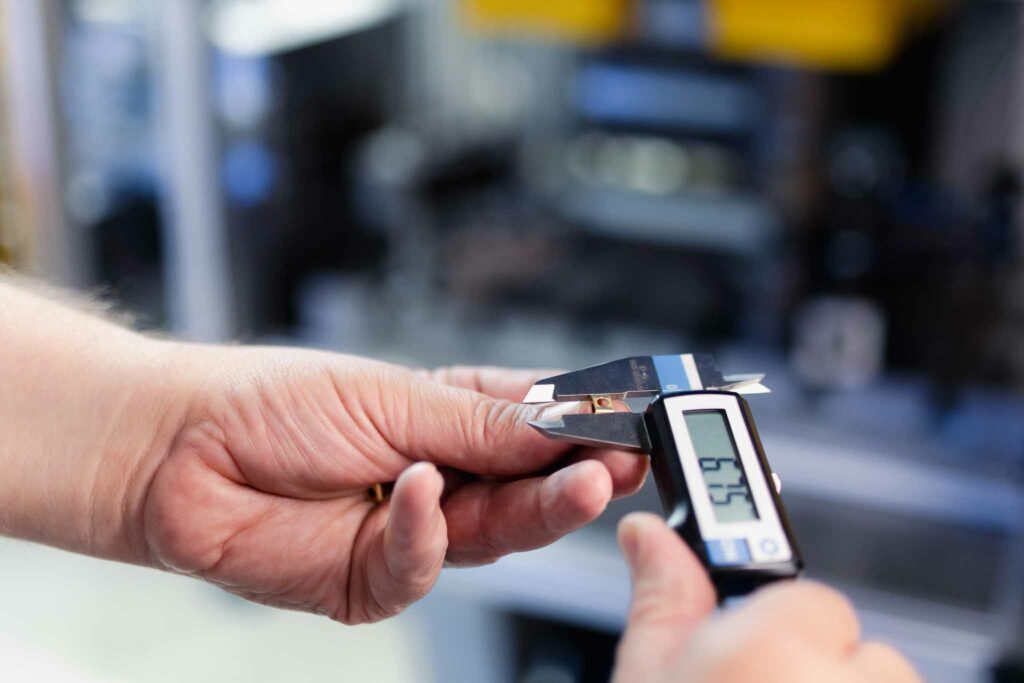 KOMOS_GmbH_Metallverarbeitung_Metall_Stanzen_Umformen_03 KOMOS_GmbH_Metallverarbeitung_Metall_Stanzen_Umformen_03