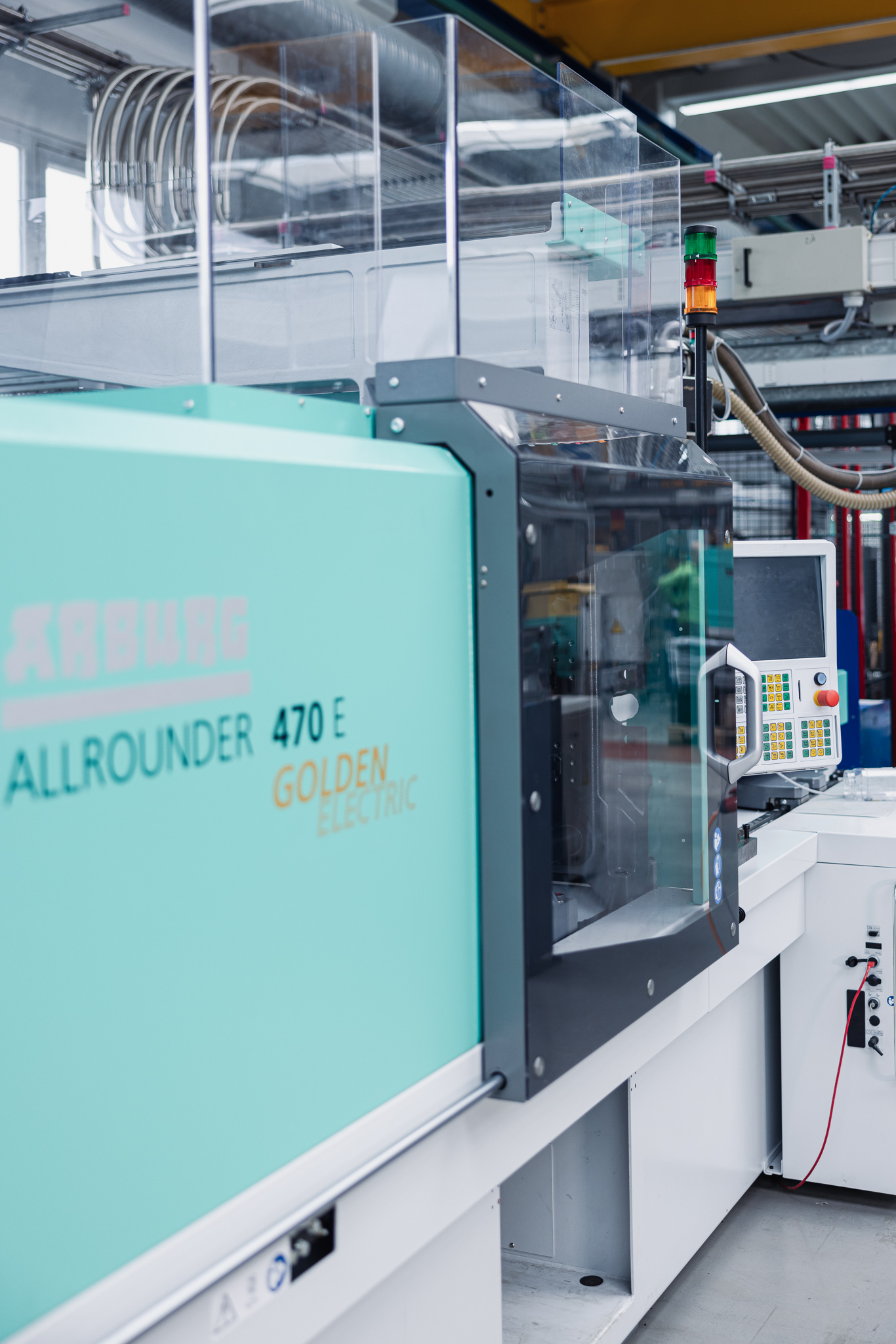 KOMOS_GmbH_plastic_injection_molding_machine_04